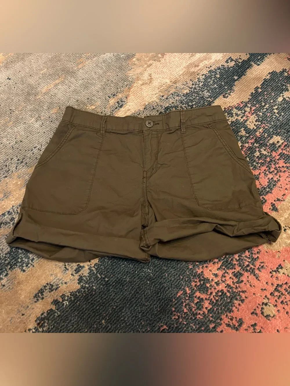 High-Waist Olive Green Roll-Cuff Women's Shorts